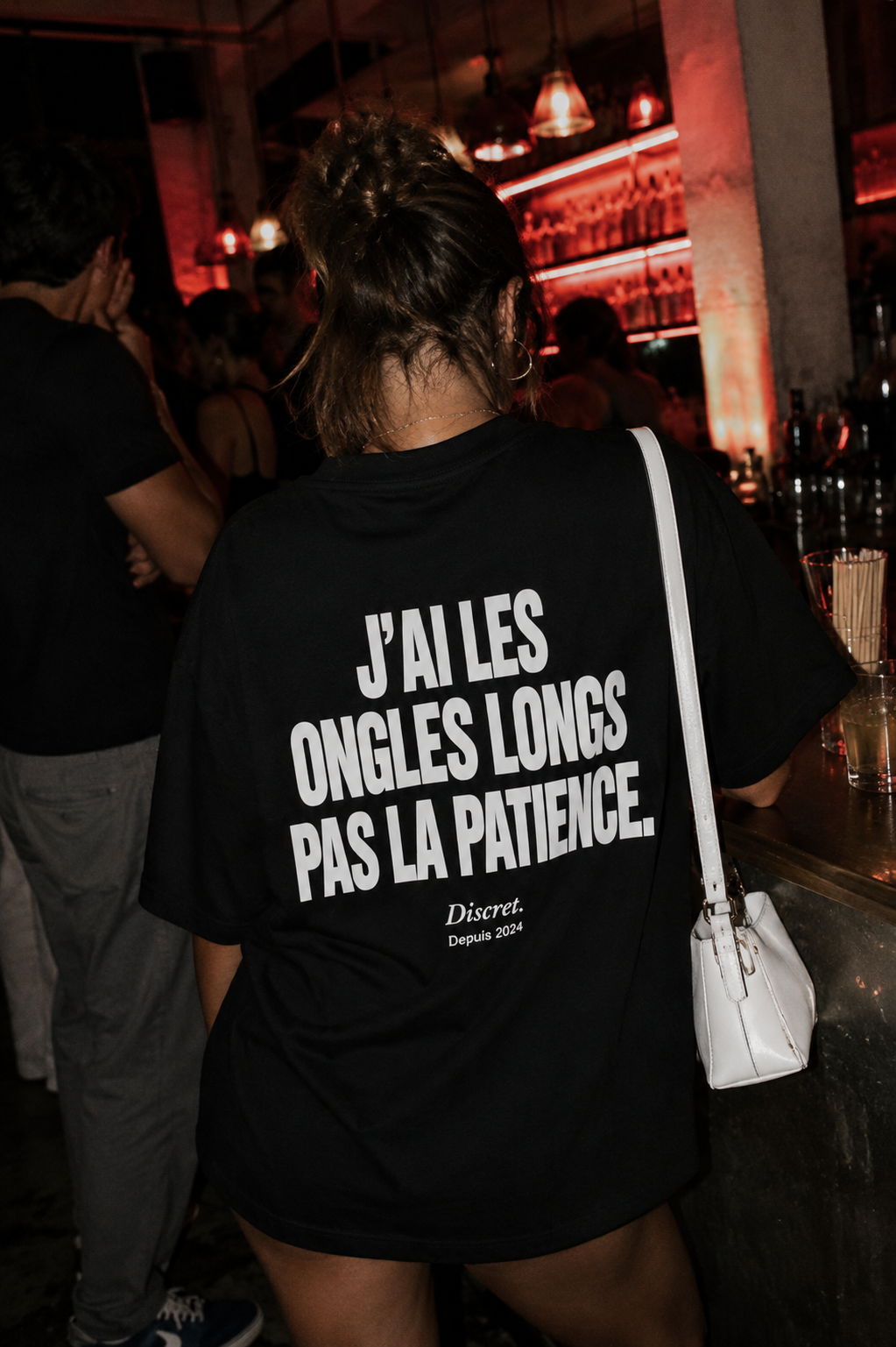 J’AI LES ONGLES LONGS PAS LA PATIENCE.