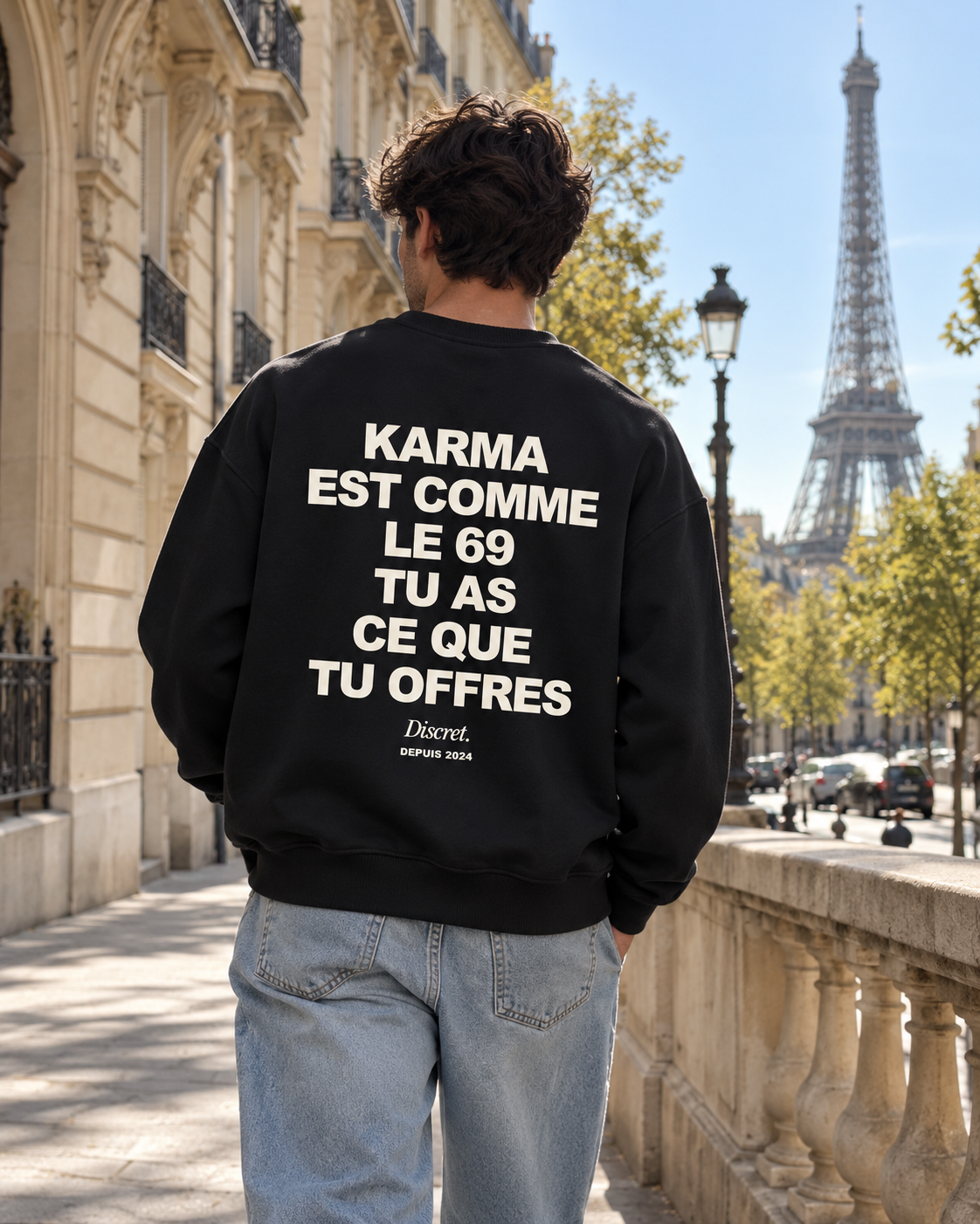 Photo UGC portée de dos — KARMA EST COMME LE 69 – Sweat — Discret. Depuis 2024