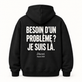 Vue dos noir — BESOIN D’UN PROBLÈME ? JE SUIS LÀ. – Hoodie — Discret. Depuis 2024