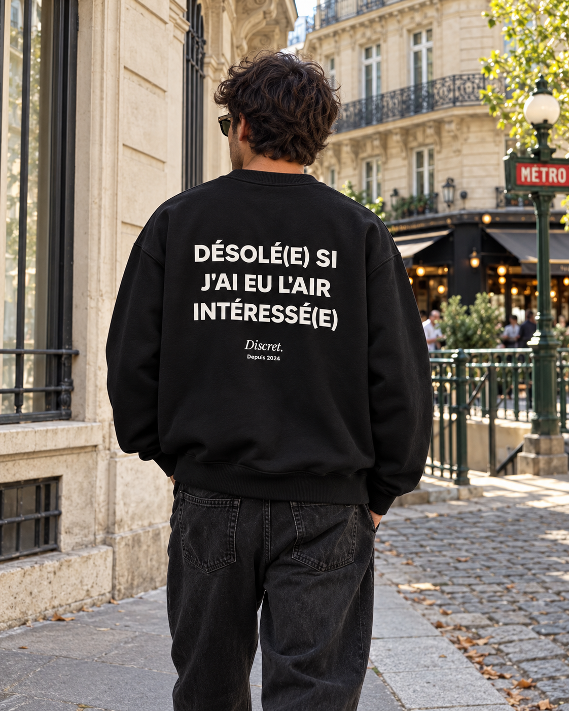 Photo UGC portée de dos — DÉSOLÉ(E) SI J'AI EU L'AIR INTÉRESSÉ(E) – Sweat — Discret. Depuis 2024