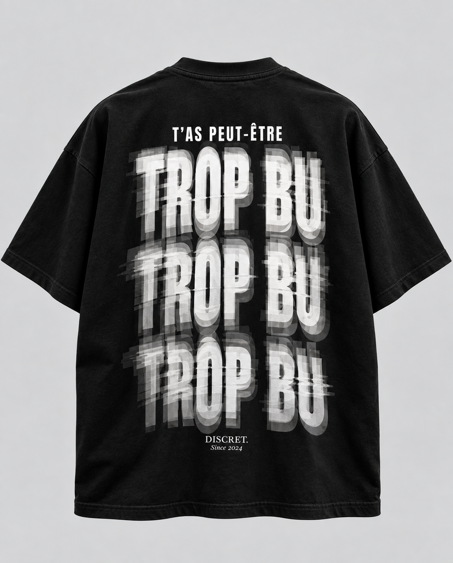 T-shirt oversize noir Discret avec la punchline « T’AS PEUT-ÊTRE TROP BU » imprimée au dos